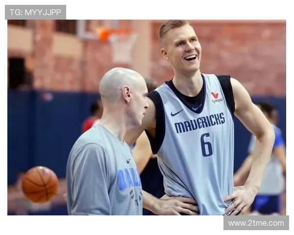 奥斯卡体能测试突感不适 身边人担忧其无法继续踢球